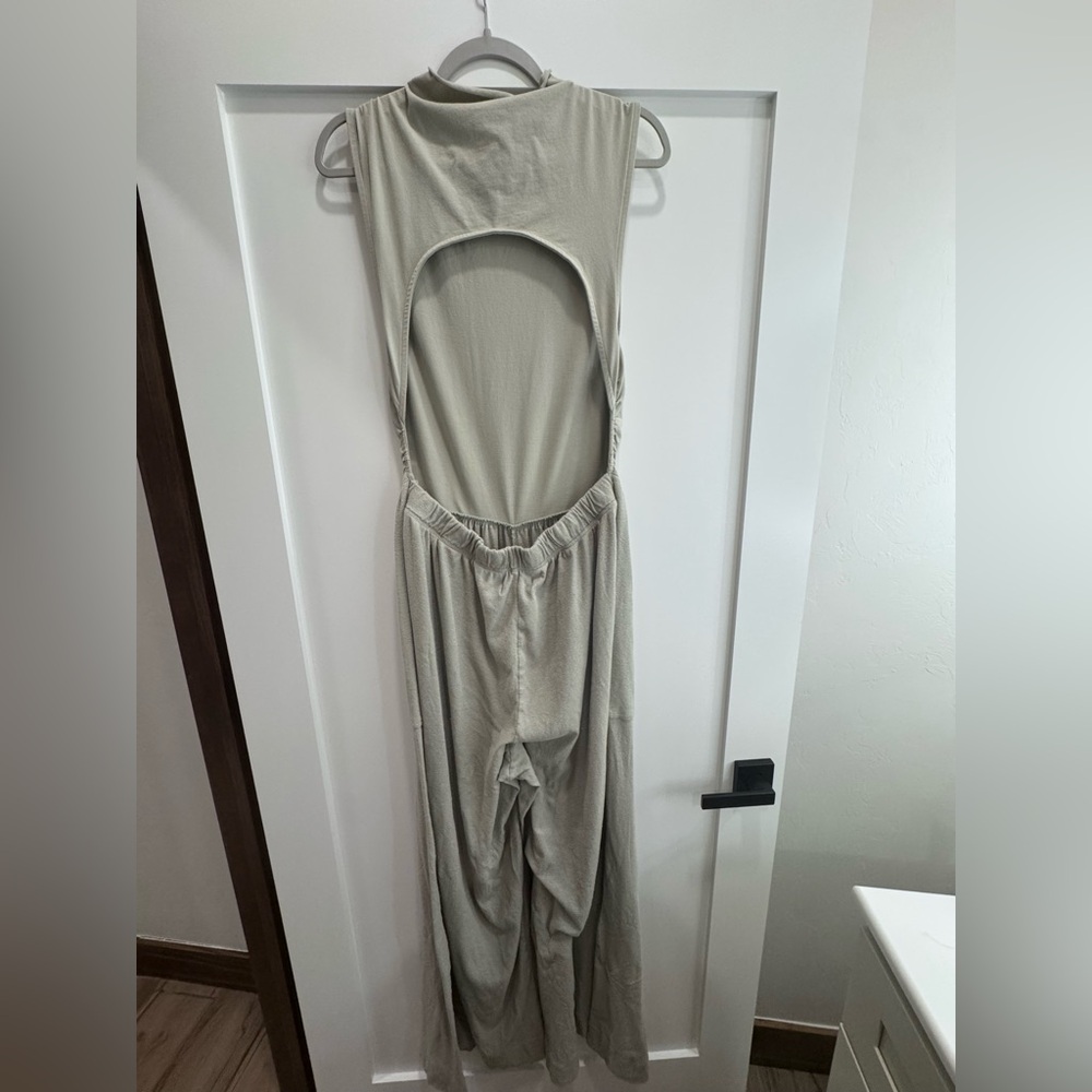 Sleeveless Open-Back Wide-Leg Jumpsuit in Sand - Picture 4 of 9